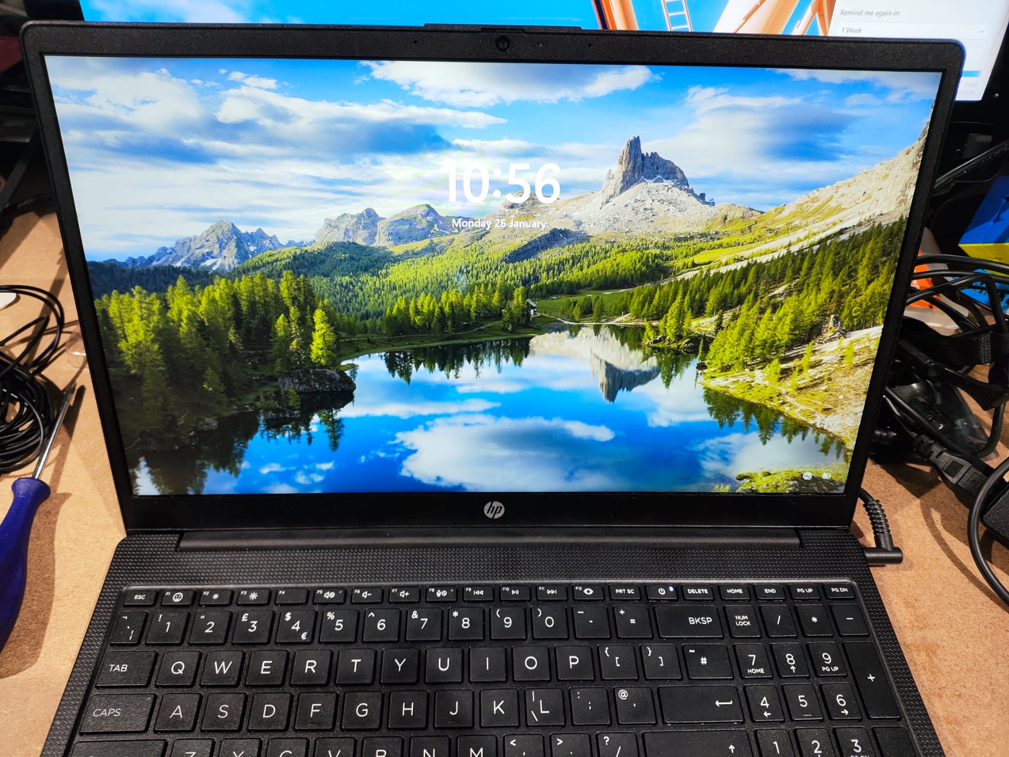 Laptop screen fully repaired and working normally